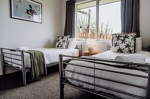 Lake Mahinapua Hotel