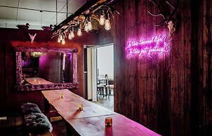 Lake Mahinapua Hotel