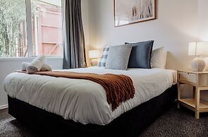 Lake Mahinapua Hotel