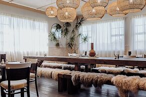 Lake Mahinapua Hotel