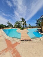 Cool Breeze Beachfront Apartments