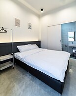 PIER 808 Hostel