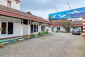 SPOT ON 92791 4 Saudara Hotel