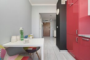 Spacious & Colorful Apartment by Renters