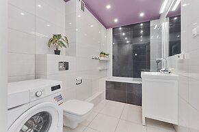Spacious & Colorful Apartment by Renters