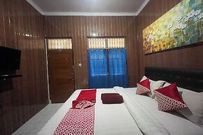 OYO 4003 Ceria Guesthouse SeminyakNearSeminyak Beach