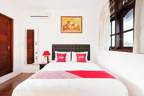 OYO 4003 Ceria Guesthouse SeminyakNearSeminyak Beach