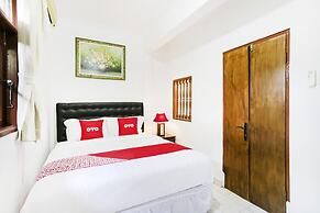 OYO 4003 Ceria Guesthouse SeminyakNearSeminyak Beach