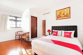 OYO 4003 Ceria Guesthouse SeminyakNearSeminyak Beach