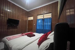 OYO 4003 Ceria Guesthouse SeminyakNearSeminyak Beach
