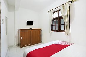OYO 4003 Ceria Guesthouse SeminyakNearSeminyak Beach
