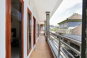 OYO 4003 Ceria Guesthouse SeminyakNearSeminyak Beach