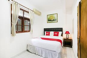 OYO 4003 Ceria Guesthouse SeminyakNearSeminyak Beach
