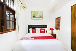 OYO 4003 Ceria Guesthouse SeminyakNearSeminyak Beach