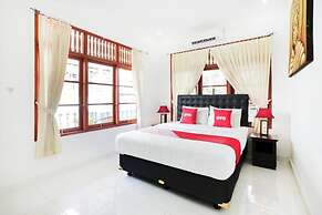 OYO 4003 Ceria Guesthouse SeminyakNearSeminyak Beach