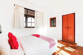 OYO 4003 Ceria Guesthouse SeminyakNearSeminyak Beach