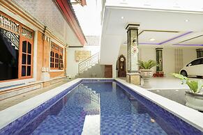 OYO 4003 Ceria Guesthouse SeminyakNearSeminyak Beach