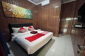 OYO 4003 Ceria Guesthouse SeminyakNearSeminyak Beach