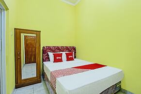 OYO 92792 Umi Rahayu Guesthouse