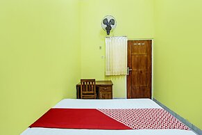 OYO 92792 Umi Rahayu Guesthouse