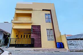 OYO 92792 Umi Rahayu Guesthouse