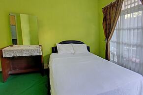 OYO 92849 Hotel Dienda Hayu