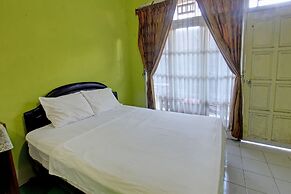 OYO 92849 Hotel Dienda Hayu Near Alun Alun Tastura