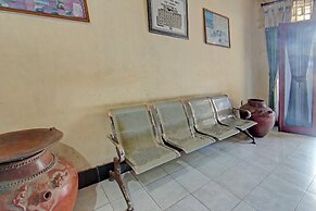 OYO 92849 Hotel Dienda Hayu Near Alun Alun Tastura