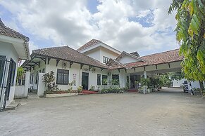 OYO Life 90589 Palem Garden Hotel