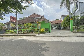 OYO Life 90589 Palem Garden Hotel