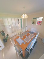 Bright and Spacious Holiday Home in Bradley Stoke