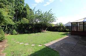 Bright and Spacious Holiday Home in Bradley Stoke