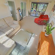 Bright and Spacious Holiday Home in Bradley Stoke