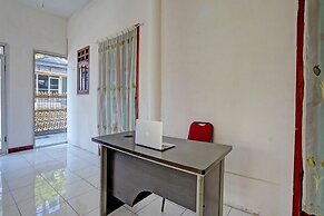 Collection O 92897 Hotel Intan Near Kantor Syahbandar Bawean