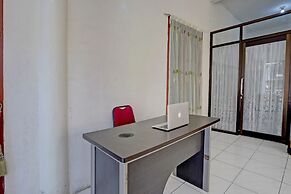 Collection O 92897 Hotel Intan Near Kantor Syahbandar Bawean