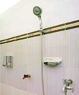 Collection O 92897 Hotel Intan Near Kantor Syahbandar Bawean