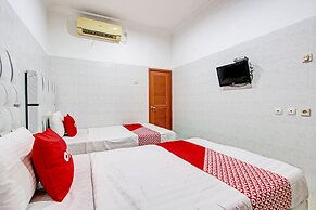 OYO 93011 Hotel Griya Lestari Pati 2