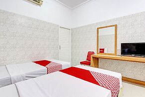 OYO 93011 Hotel Griya Lestari Pati 2