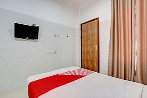 OYO 93011 Hotel Griya Lestari Pati 2