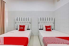 OYO 93011 Hotel Griya Lestari Pati 2