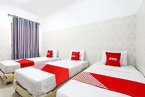 OYO 93011 Hotel Griya Lestari Pati 2