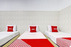 OYO 93011 Hotel Griya Lestari Pati 2