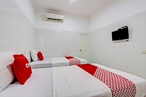 OYO 93011 Hotel Griya Lestari Pati 2