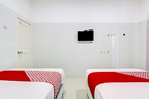 OYO 93011 Hotel Griya Lestari Pati 2