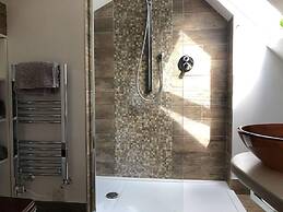 a Stunning and Cosy Character cob Cottage C1750