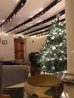 a Stunning and Cosy Character cob Cottage C1750