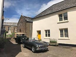 a Stunning and Cosy Character cob Cottage C1750