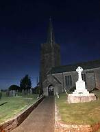 a Stunning and Cosy Character cob Cottage C1750