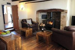 2 Bed Cottage - Sleeps 5 - Pets - Garden - Parking