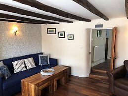 a Stunning and Cosy Character cob Cottage C1750